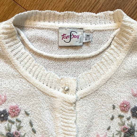 Tan F Jay White Dainty Floral Embroidered Cardigan Vintage - Picture 2 of 7